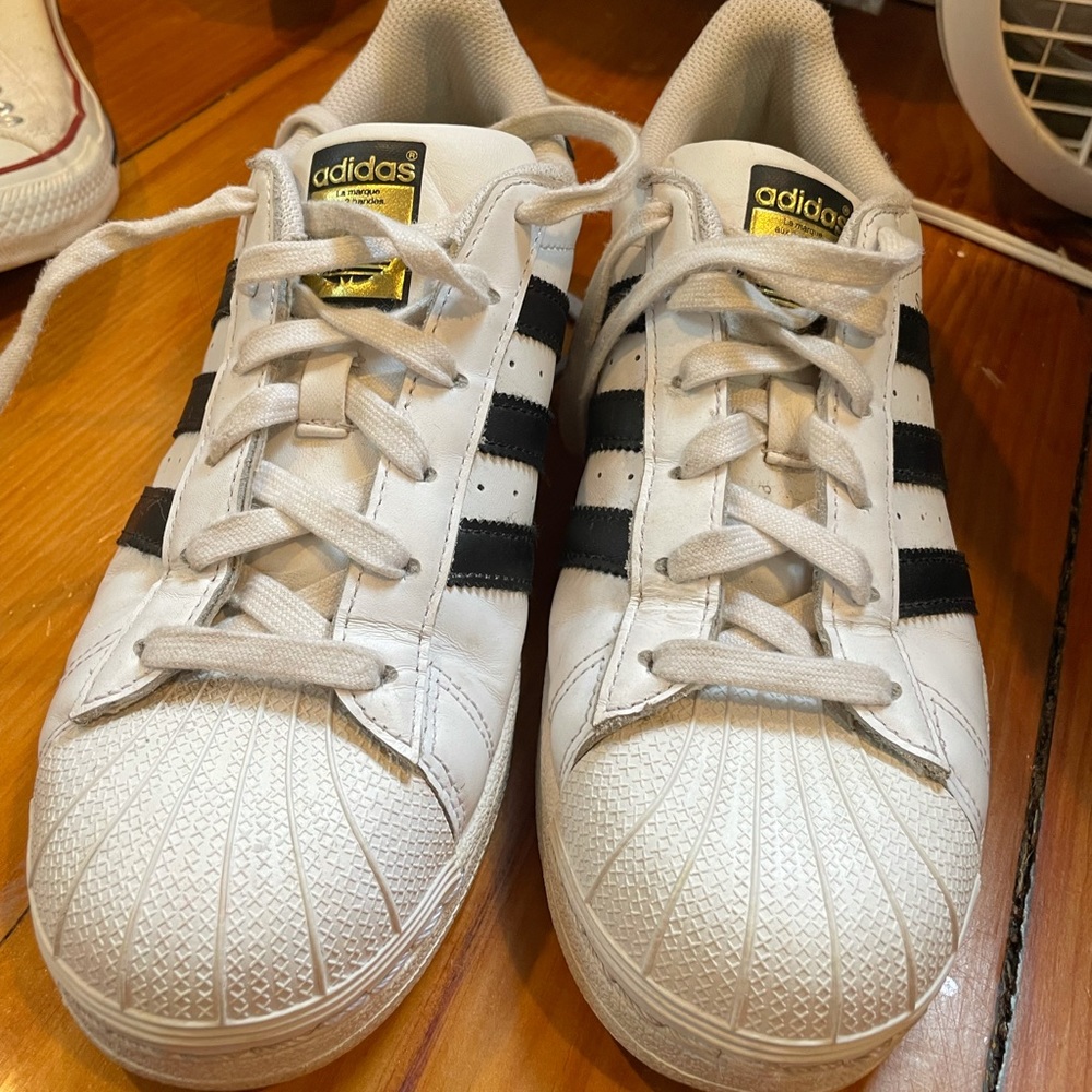 Adidas superstars